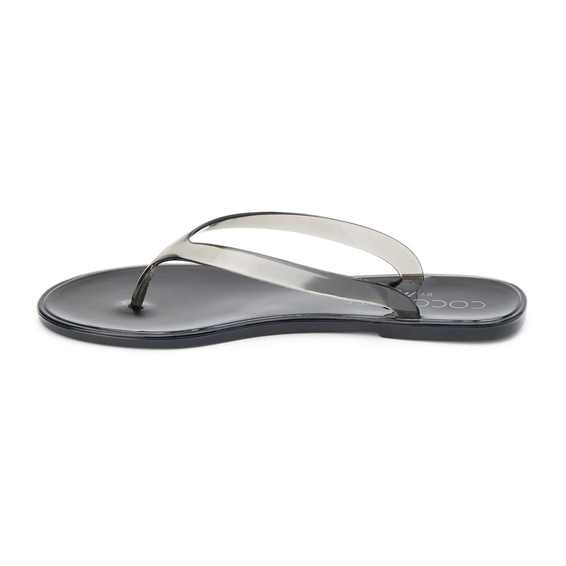 Black jelly flip-flops with transparent straps and a minimalist design. A lightweight, water-friendly essential for effortless summer wear.