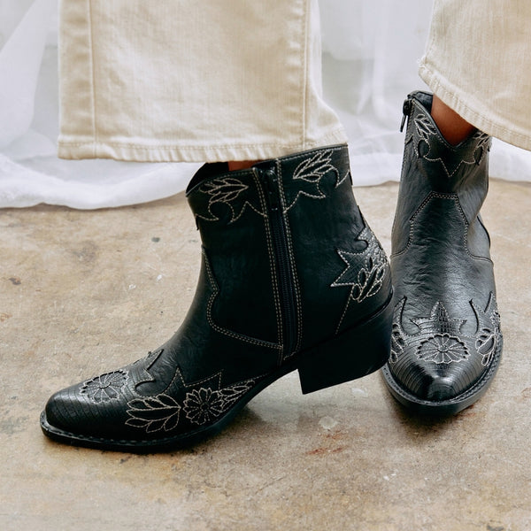 Lace cowgirl boots hotsell